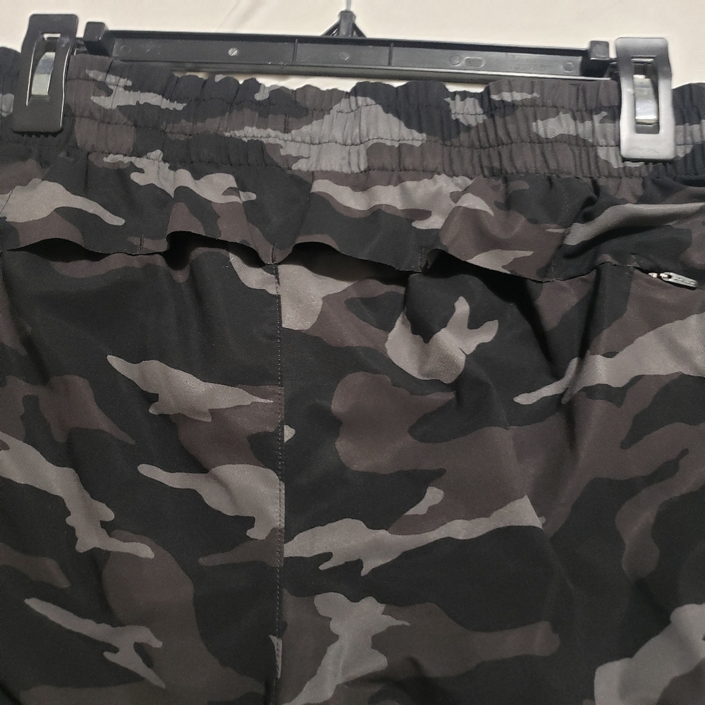 Athleta Black and Gray Athletic Shorts with Camouflage Design...size:S - Picture 6 of 10